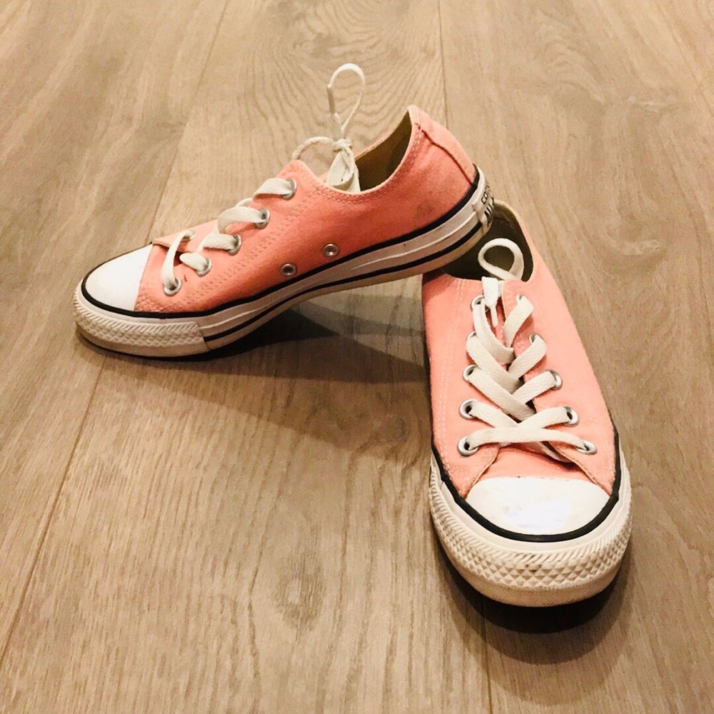 Converse pink sneaker